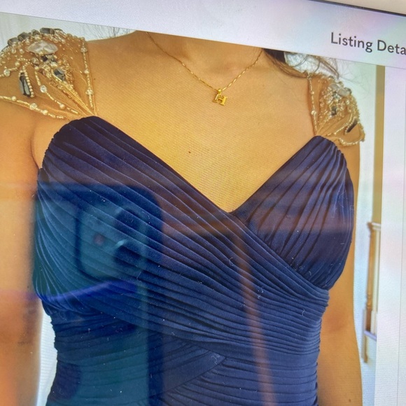 Adrianna Papell live from the red carpet size gown - Picture 11 of 17